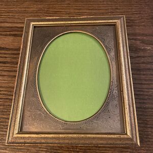 Vtg Carr Picture Frame Brass Gold Tone Oval Embossed Easel USA 4.5”x5.5”